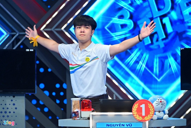 Thí sinh Đặng Lê Nguyên Vũ đoạt giải quán quân Đường lên Đỉnh Olympia ảnh 1