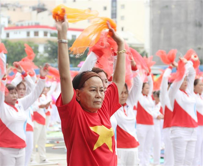 Hơn 3.000 người cao tuổi tham gia đồng diễn thể dục dưỡng sinh, yoga ảnh 1