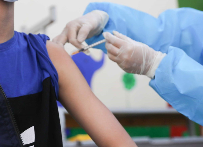 Ảnh minh họa. (Nguồn: TTXVN) Bắc Giang: Một học sinh sốc phản vệ sau tiêm vaccine COVID-19 tử vong ảnh 1