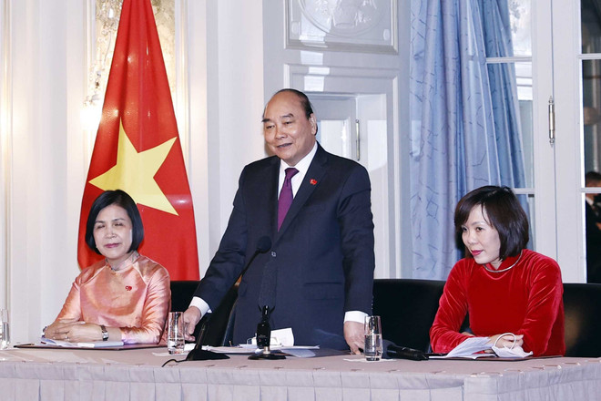 Chủ tịch nước Nguyễn Xuân Phúc gặp gỡ cộng đồng người Việt tại Thụy Sĩ ảnh 1