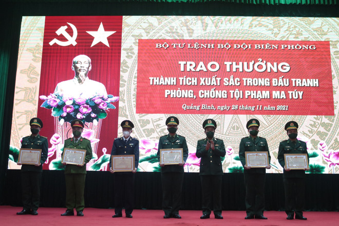 Khen thưởng Ban chuyên án triệt phá đường dây ma túy xuyên quốc gia ảnh 1