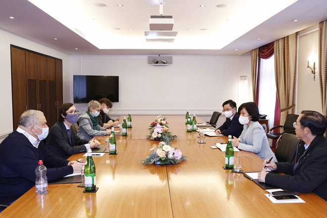 Lãnh đạo Ban Đối ngoại Trung ương tiếp Chủ tịch Đảng Lao động Thụy Sĩ ảnh 1