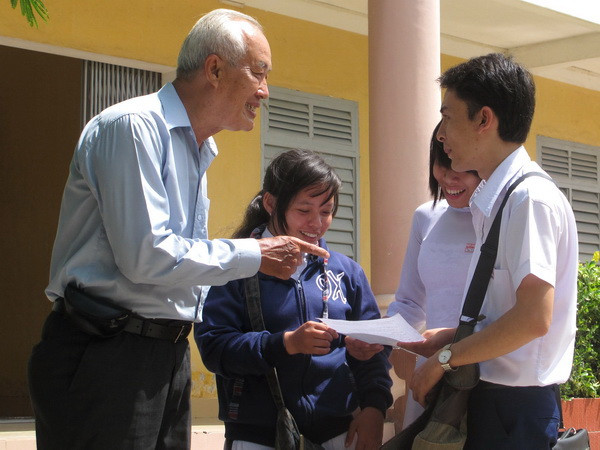 “Ông ngoại” 69 tuổi vẫn quyết tâm thi đỗ tốt nghiệp THPT ảnh 1