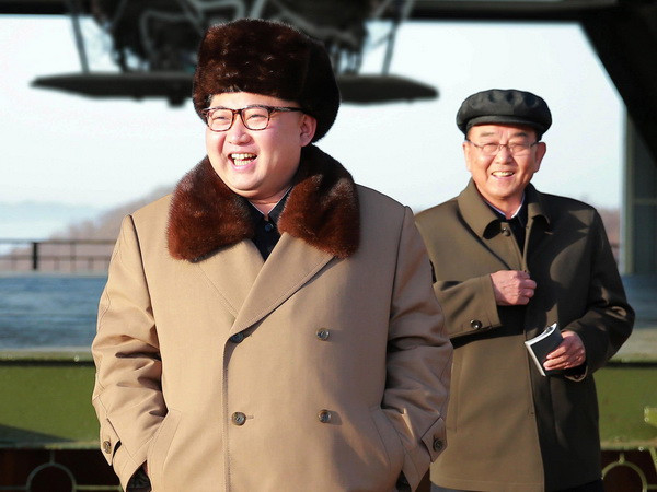 Nhà lãnh đạo Triều Tiên Kim Jong-Un thị sát quân đội ảnh 1