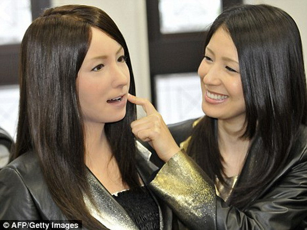 Đưa robot mô phỏng con người, côn trùng vào cuộc sống ảnh 1