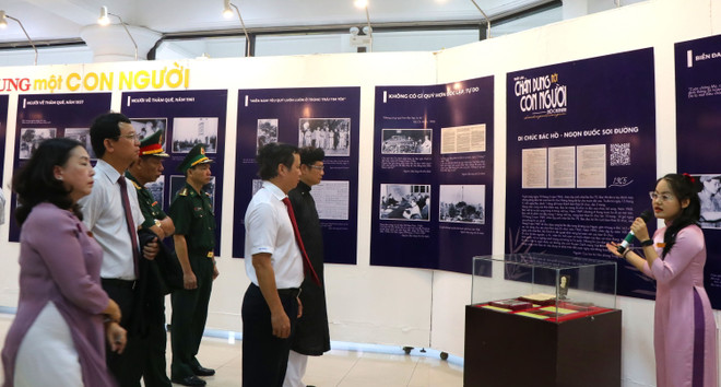 Khai mạc triển lãm chuyên đề 'Hồ Chí Minh-Chân dung một con người' ảnh 1