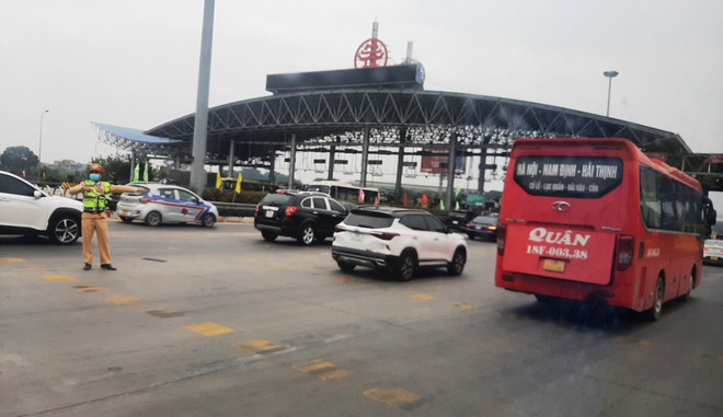 Bến xe vắng lặng ngày làm việc cuối của kỳ nghỉ Tết Nguyên đán ảnh 6