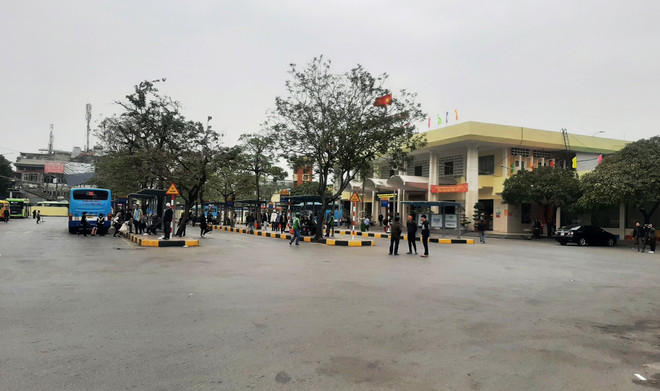 Bến xe vắng lặng ngày làm việc cuối của kỳ nghỉ Tết Nguyên đán ảnh 1