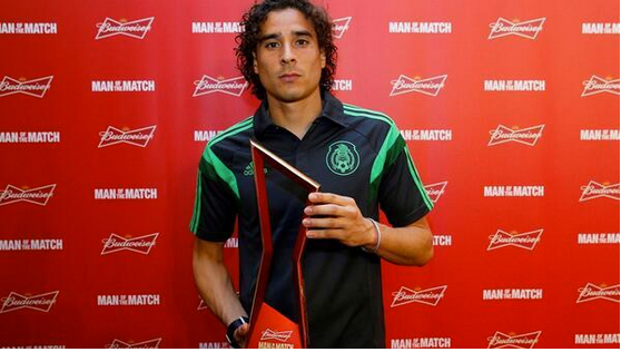 Ochoa đau khổ khi nhận danh hiệu Cầu thủ xuất sắc nhất trận ảnh 1