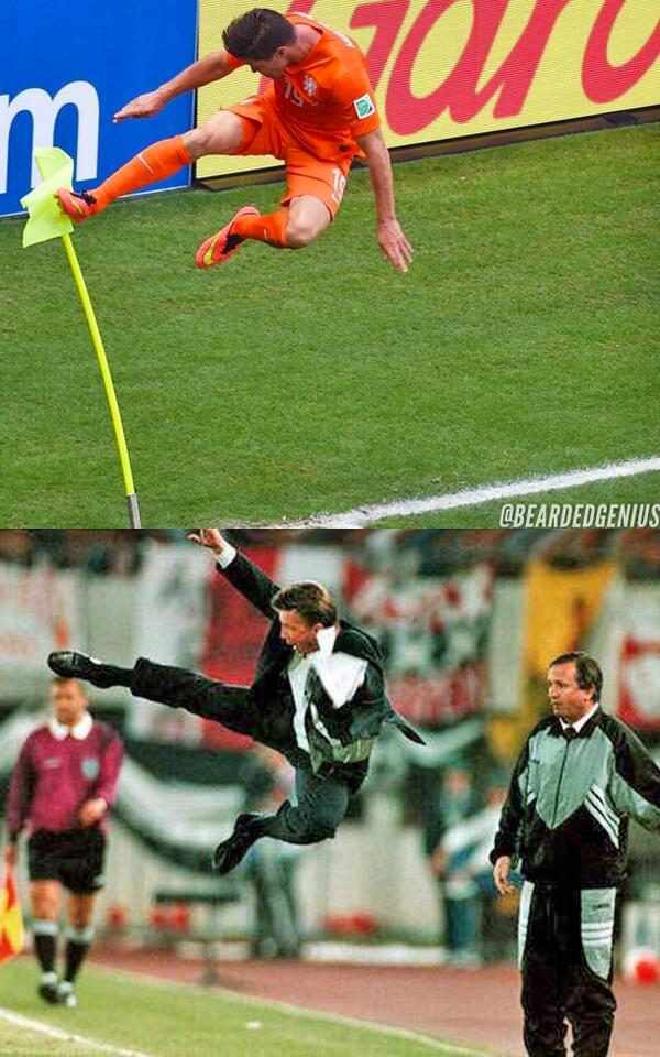 Ảnh chế pha tung cước ăn mừng ấn tượng của Huntelaar ảnh 3