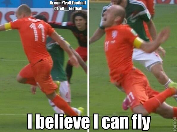 Arjen Robben bị chế ảnh hài hước vì pha ngã “kiếm” phạt đền ảnh 2