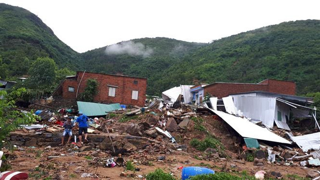 Tiếp tục tìm kiếm người mất tích còn lại do mưa lũ lớn tại Khánh Hòa ảnh 1