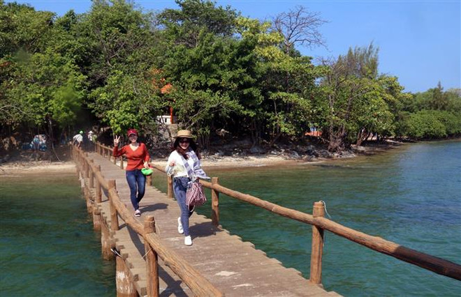 Quần đảo Hải Tặc - điểm du lịch độc đáo nơi cực Nam Tổ Quốc ảnh 1