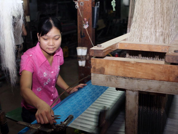 Sản phẩm làng nghề truyền thống Hà Nội lao đao tìm chỗ đứng ảnh 1