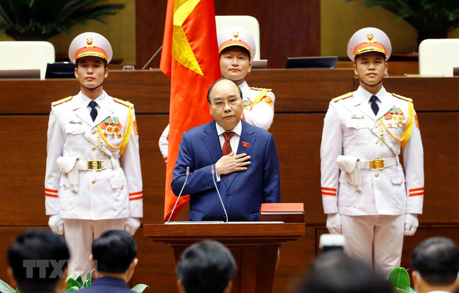 Chủ tịch nước Nguyễn Xuân Phúc tuyên thệ nhậm chức trước Quốc hội, đồng bào và cử tri cả nước. (Ảnh: Doãn Tấn/TTXVN) Quốc hội: Nghị quyết bầu Chủ tịch nước nhiệm kỳ 2021-2026 ảnh 1