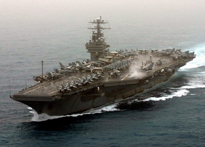 Tàu sân bay USS Theodore Roosevelt của Hải quân Mỹ. (Nguồn: AFP/TTXVN) Tàu sân bay Mỹ USS Theodore Roosevelt diễn tập ở Biển Đông ảnh 1