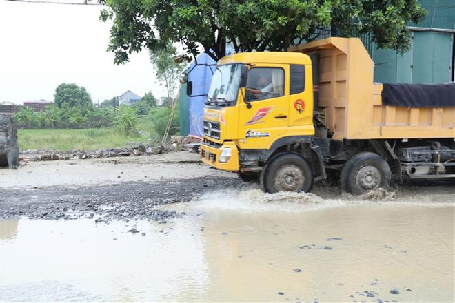 Tuyến đường từ Quốc lộ 1 tránh thành phố Ninh Bình hư hỏng nặng ảnh 2