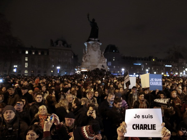 Hàng chục nghìn người tuần hành ở Pháp sau vụ tấn công đẫm máu ảnh 1