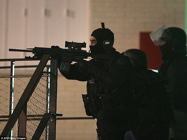 Pháp vẫn duy trì cảnh báo an ninh cao nhất sau các vụ khủng bố ảnh 1