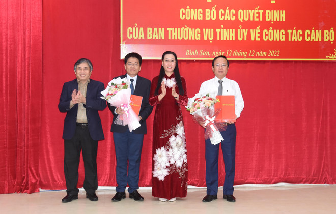 Quảng Ngãi công bố quyết định, điều động nhiều cán bộ chủ chốt ảnh 1