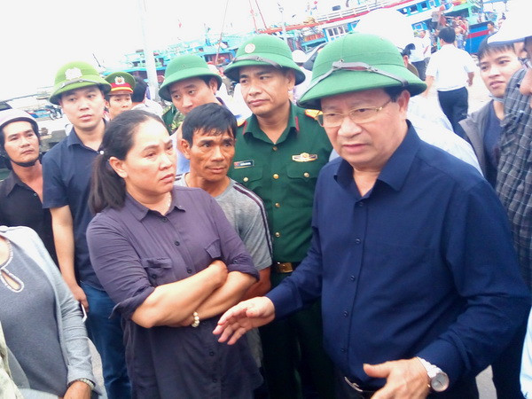 Phó Thủ tướng Trịnh Đình Dũng kiểm tra công tác phòng chống bão ảnh 1