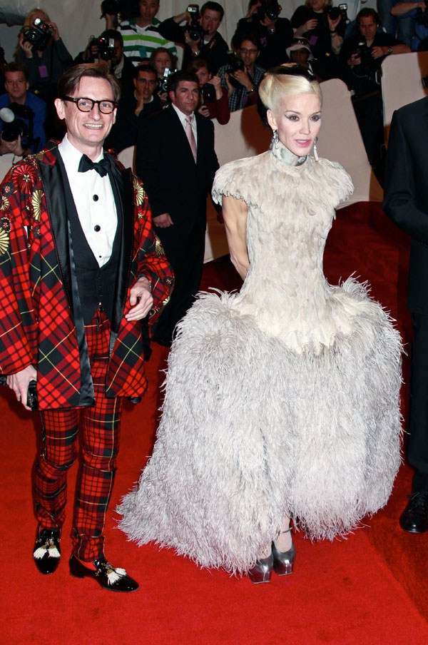 Những bộ cánh lừng lẫy trên thảm đỏ Met Gala bốn năm qua ảnh 11