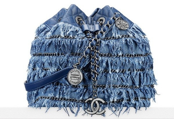 Những mẫu túi xách chất liệu denim khuấy động nắng hè ảnh 2