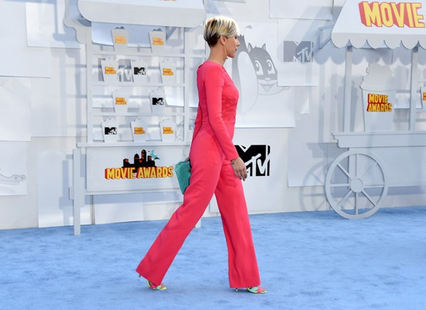 "Bóc mác" trang sức, phụ kiện trên thảm đỏ MTV Movie Awards 2015 ảnh 5