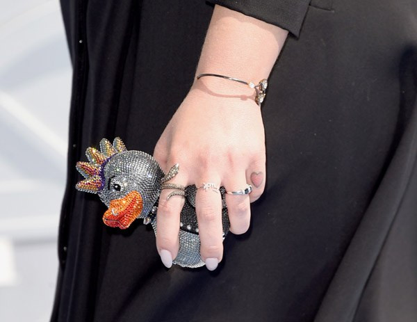 "Bóc mác" trang sức, phụ kiện trên thảm đỏ MTV Movie Awards 2015 ảnh 11