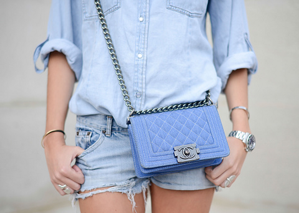 Những mẫu túi xách chất liệu denim khuấy động nắng hè ảnh 11