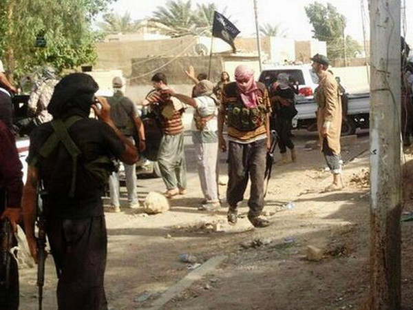 Iraq kêu gọi tăng cường không kích để đánh bật IS khỏi Tikrit ảnh 1