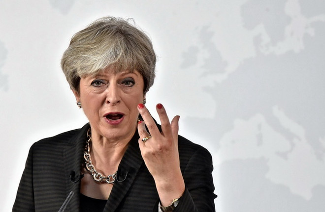 Thủ tướng Anh Theresa May. (Nguồn: AFP/TTXVN) Anh hối thúc EU đẩy nhanh đàm phán Brexit về vấn đề thương mại ảnh 1