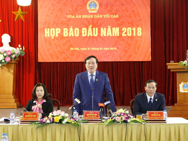 Bí thư Trung ương Đảng, Chánh án Tòa án nhân dân tối cao Nguyễn Hòa Bình phát biểu. (Ảnh: Doãn Tấn/TTXVN) Xét xử kịp thời, nghiêm minh nhiều vụ án lớn về kinh tế, tham nhũng ảnh 1