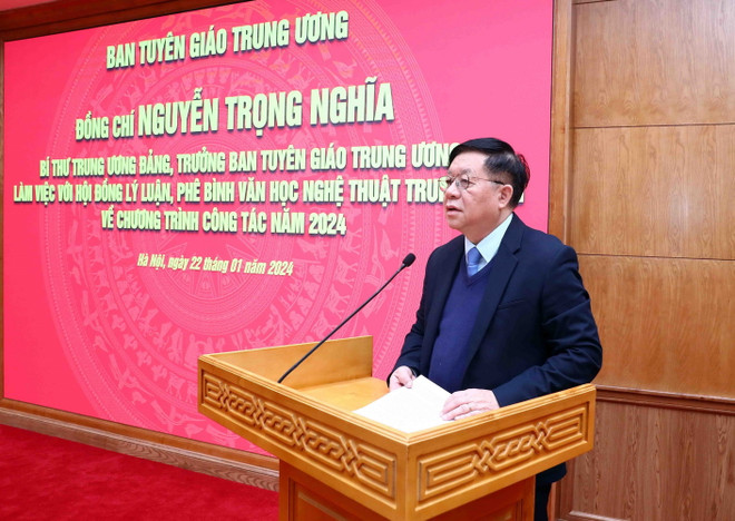 hoi_dong_ly_luan_phe_binh_van_hoc_nghe_thuat_trung_uong2.jpg