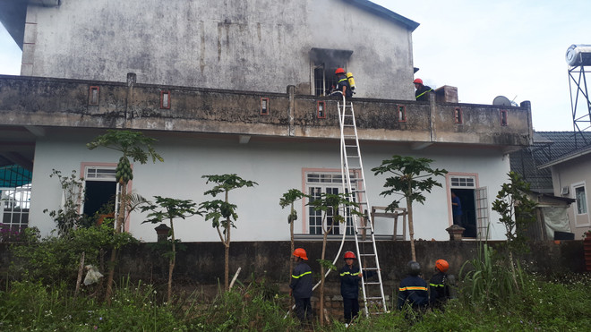Đà Lạt: Cháy nhà giữa khu dân cư, 2 thiếu niên kịp thoát ra ngoài ảnh 1