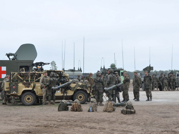 1.500 binh sỹ NATO tập trận quân sự “Brilliant Jump 2016” ảnh 1