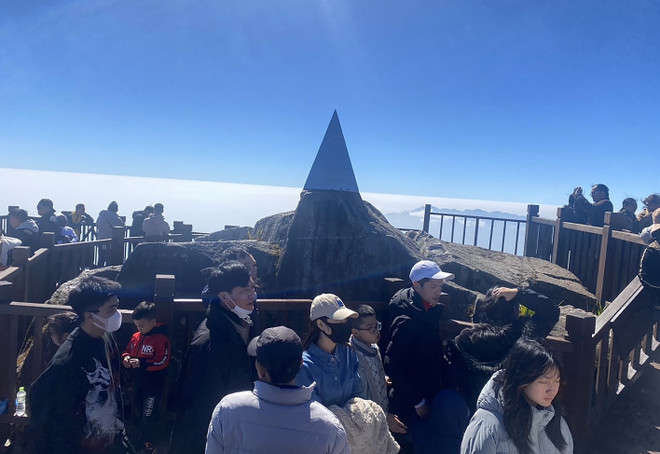 Lượng du khách đến Lào Cai tăng đột biến trong tháng đầu năm 2023 ảnh 2