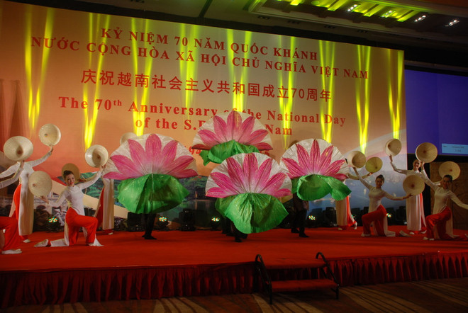 Long trọng lễ kỷ niệm 70 năm Quốc khánh 2/9 tại Trung Quốc ảnh 2