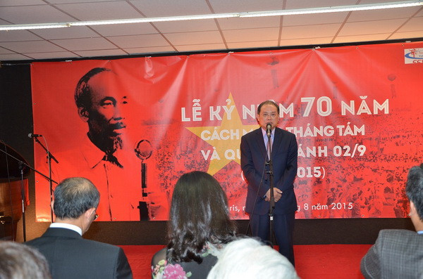 Kỷ niệm 70 năm Cách mạng tháng Tám và Quốc khánh 2/9 tại Pháp ảnh 1