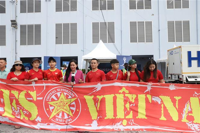 U23 Đông Nam Á 2023: Cổ động viên "tiếp lửa" cho U23 Việt Nam ảnh 1