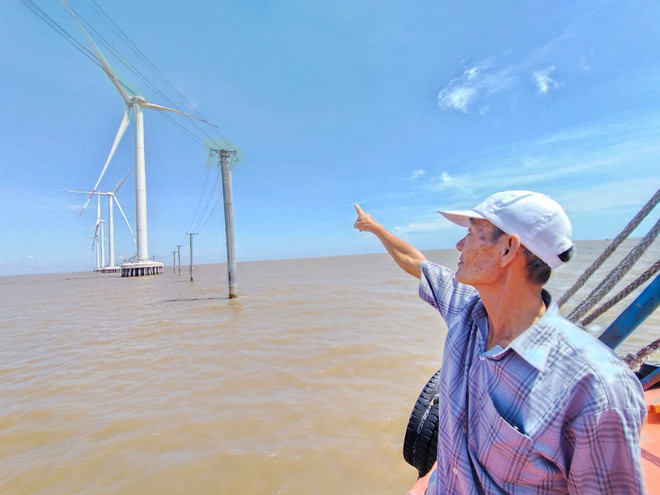 Bến Tre: Tàu cá gặp trở ngại do vướng dây truyền tải điện trên biển ảnh 1