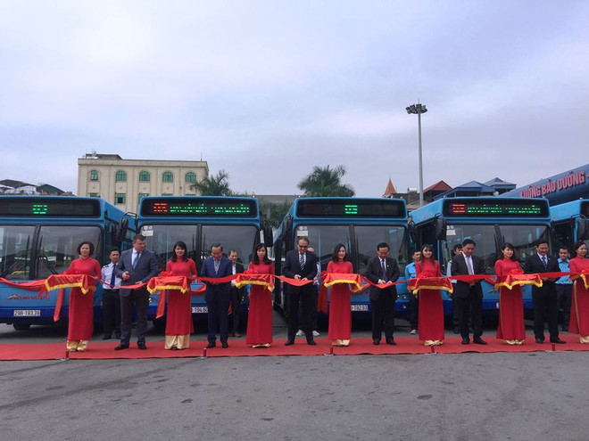 Hà Nội: Vận hành xe buýt nhiều tiện ích dành cho người khuyết tật ảnh 1