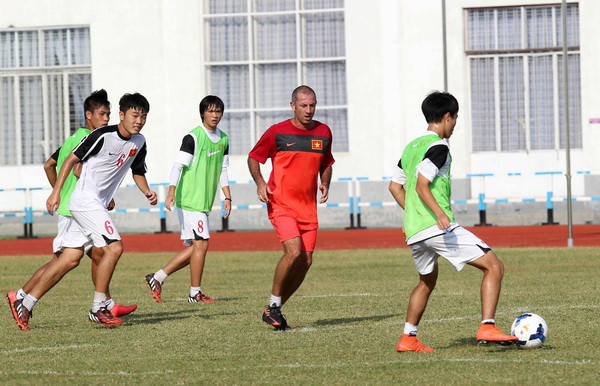 Graechen tìm được người thay Đông Triều ở trận gặp Hàn Quốc ảnh 1