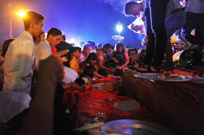 [Photo] Tranh cướp lộc tại Lễ hội mùa Thu Côn Sơn-Kiếp Bạc ảnh 4