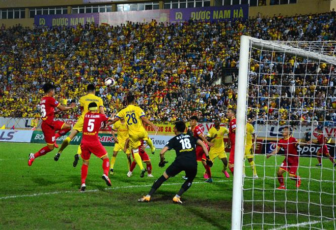 V-League 2021: Những “cơn mưa” bàn thắng tại vòng 7 ảnh 1