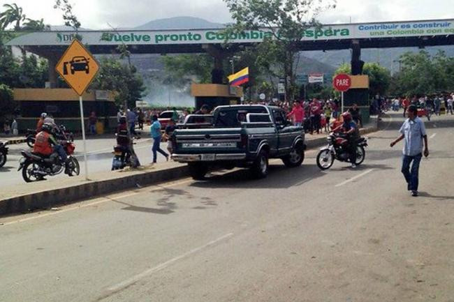 Venezuela ra lệnh tạm thời đóng cửa khẩu chính với Colombia ảnh 1