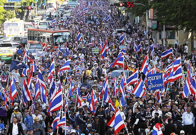Thái Lan tăng cường kiểm soát báo chí, ngăn xung đột chính trị ảnh 1