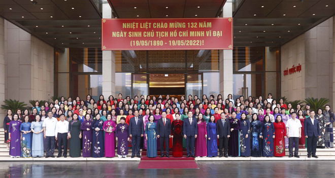 Chủ tịch Quốc hội gặp mặt Nhóm nữ đại biểu Quốc hội khóa XV ảnh 2