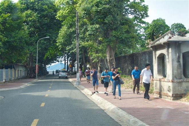 Du khách tham quan du lịch tại Côn Đảo. (Ảnh minh họa: Hoàng Nhị/TTXVN) Bà Rịa-Vũng Tàu cho phép mở lại đường bay tới Côn Đảo từ 24/4 ảnh 1
