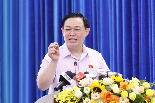 Chủ tịch Quốc hội Vương Đình Huệ phát biểu. (Ảnh: Doãn Tấn/TTXVN) Chủ tịch Quốc hội Vương Đình Huệ tiếp xúc cử tri thành phố Hải Phòng ảnh 2